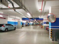 -绿地缤纷城-停车场