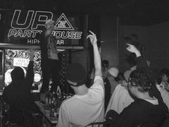 -UP嘻哈酒吧(粉巢店)