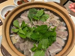 腾越牛肉锅-一坐一忘云南菜(卓悦中心)