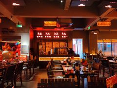 大堂-何师烧烤Pro ··江湖川菜·小龙虾·精酿啤酒(太古里旗舰店)