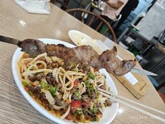 -歹歹的加个面过油肉拌面
