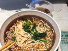 -爆炸头阿姨小四川正宗川味小吃(无任何分店)