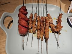 烤自制肠-街角等你.大连海鲜烧烤.经典铁板海鲜串(西安路店)