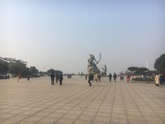 -巴陵广场