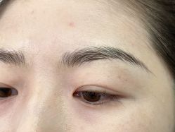-一个差评成就的纹眉店
