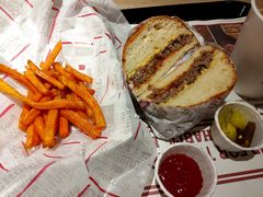 -The Habit Burger Grill 哈比特汉堡(复兴soho店)