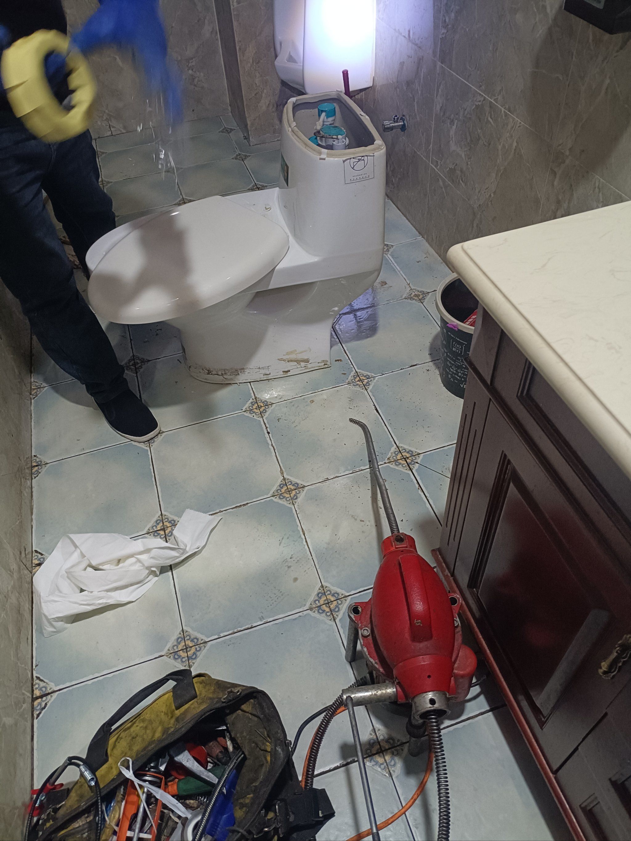 燕郊专业马桶疏通,通下水