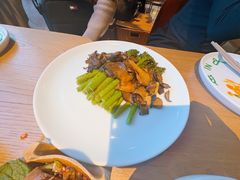 牛肝菌扒芦笋-一坐一忘云南菜(三里屯店)