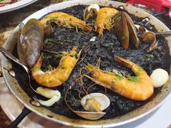 传统西班牙墨鱼汁海鲜饭-BROWNSTONE布朗石西班牙餐厅(深圳湾店)