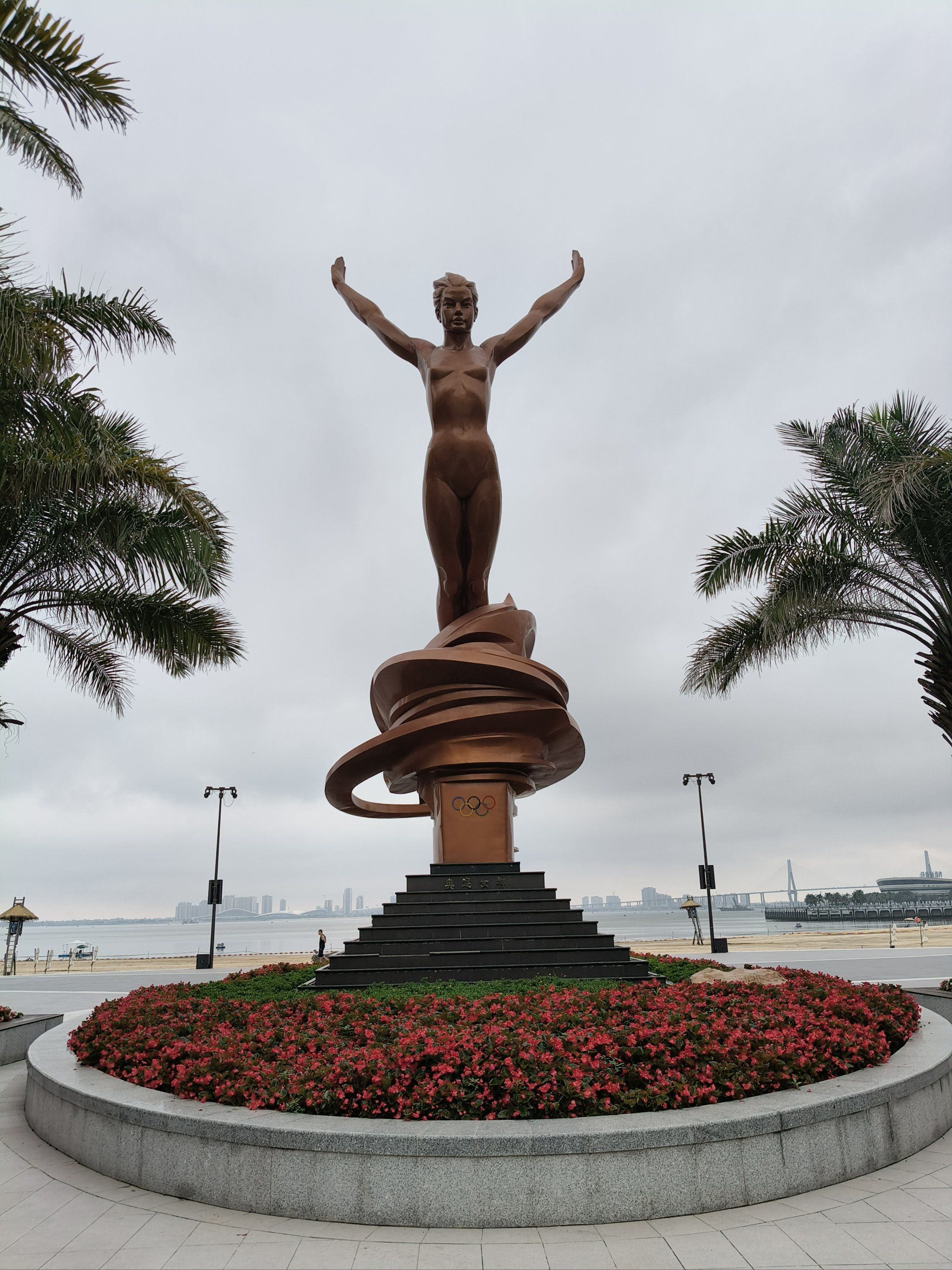 海边美景 #周末游玩地标性建筑 
金沙湾真是湛江市区里最出名的