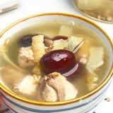 干燥炎热的天气，很适合喝一碗玉竹红枣鸡汤~