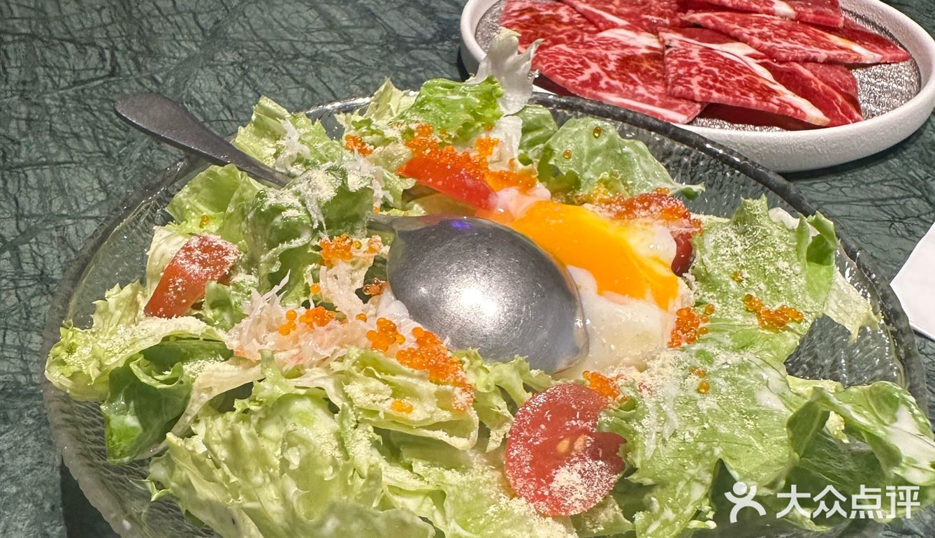 双人套餐直接吃出东京新宿街头感— 雪花纹美得像艺术品