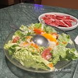 双人套餐直接吃出东京新宿街头感— 雪花纹美得像艺术品