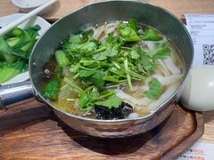 嬢嬢翘脚牛肉-小满手工粉(上海月星环球港店)