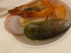 翡翠青口贝及黑虎虾海鲜清汤-王品牛排(杭州大厦店)