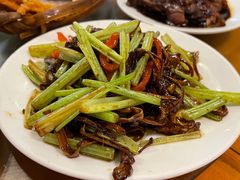 茶树菇炒牛柳-牧羊餐厅