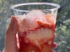 草莓冻冻圣代-幸运咖(公园茂直营店)