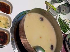 胡椒猪肚鸡-洪氏嗨捞·广东猪肚鸡·椰子鸡火锅(西咸万象城店)