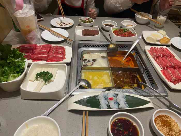 海底捞火锅(德思勤四季汇店)