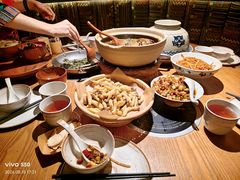 -吃饭皇帝大土家民族菜(荟聚店)