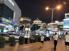 -卡罗酒店(东门晒布地铁站店)