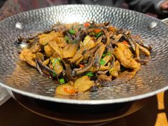 松茸菌炒肉-雀舞云南菜(天津天河城购物中心店)