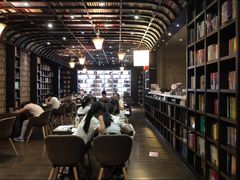 -钟书阁(松江泰晤士小镇店)