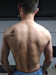 背部-怪咖纹身刺青