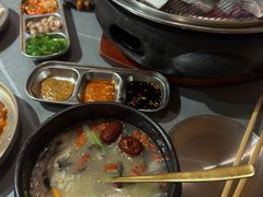 -围炉肉舍•炭烤活鳗•丹东海鲜烤肉(步行街店)