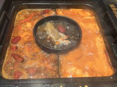 -老牌坊云南鱼豆花火锅(哈西万达店)
