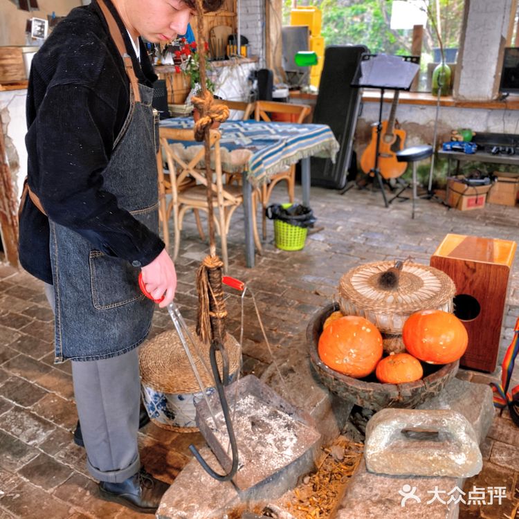 荒芜中的诗情画意