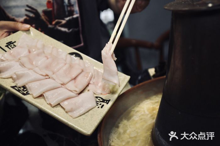 牛九铜火锅图片