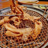 韩国街的魅力，炭烤鳗鱼和活章鱼的绝美之味