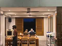 -Chom Cafe and Restaurant