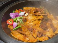 -锅飘飘·东北铁锅炖(雨花客厅店)