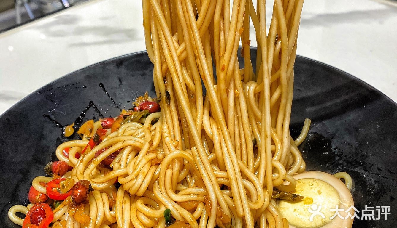 最近是爱上了江西的拌粉，一连吃了好几天的节奏。