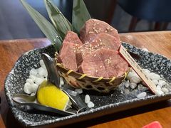 上等厚切牛舌-肉魁屋·烧肉·烧鸟·酒场(高新店)