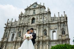 -现代经典婚纱摄影