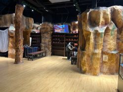 -探洞工场(丹尼斯7天地店)