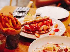 -ROAST coffee & eatery
