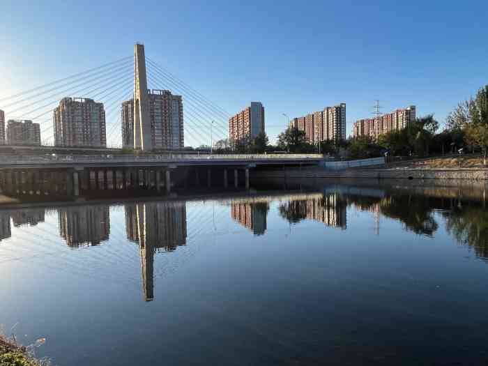立水桥公园-"立水桥公园东园河对面的一个沿河小公园,这.