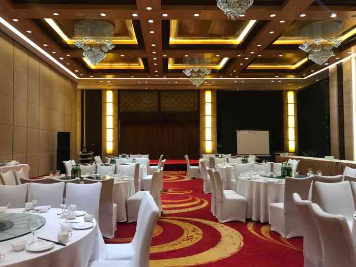 青岛景园假日酒店·宴会厅-"朋友的婚宴办在景园,环境很好 ,菜品也不.