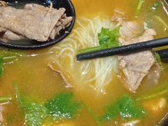 油豆腐牛肉粉丝汤（咖喱）-小杨生煎(乐坊虹井店)
