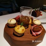 这家店还可以称得上财大气粗！吃到一半