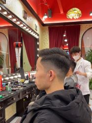 -东方先生国潮男士理发馆