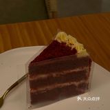 这家店真的很适合周末来看书啊