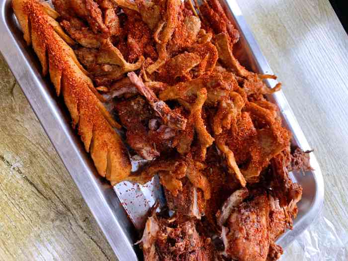 荆江鸡架城-"在包道市场旁边的小店,各种炸鸡架,炸串,.