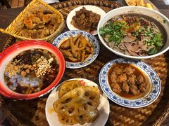 -爆炸头阿姨小四川正宗川味小吃(无任何分店)