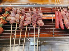 -哈尔滨小酒馆·鲜肉现穿自助烧烤(康新花园店)