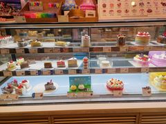 面包甜点陈列柜-巴黎贝甜(南马路店)